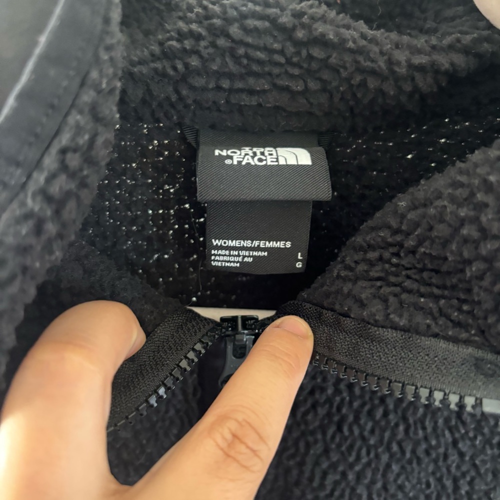The North Face Women's Black Fleece Jacket - Picture 4 of 4